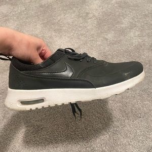Nike women’s sneakers
